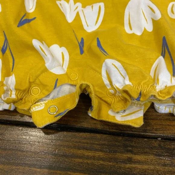 Girls 24 month Carter’s Romper - Picture 4 of 4